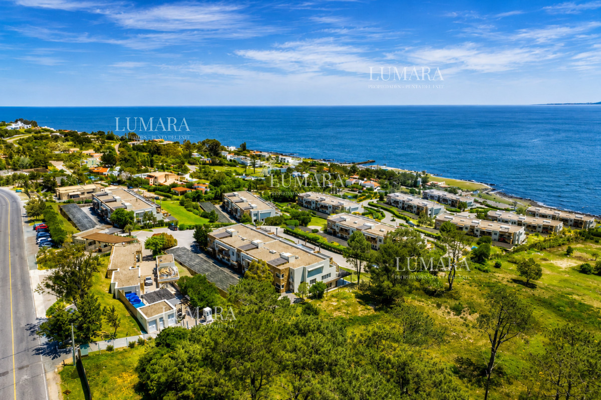 Apartamento ID.3588 - Excelente y amplio departamento duplex en venta de 3 dormitorios mas dependencia con parrillero, Punta Ballena