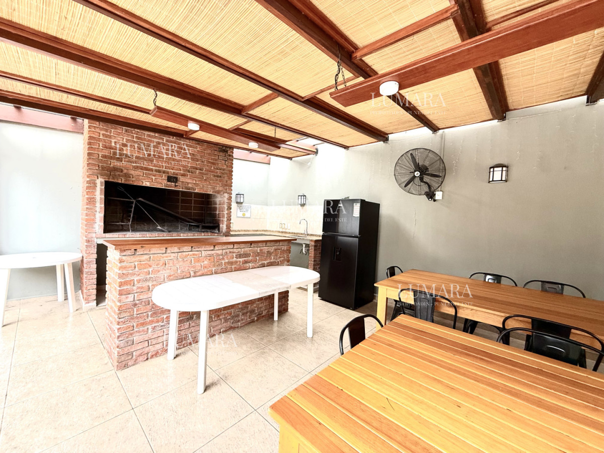 Apartamento ID.3344 - Apartamento en venta playa Mansa de 4 dormitorios y amplia terraza con parrillero propio 