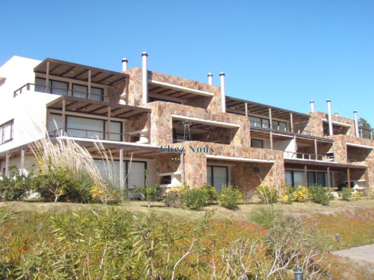 Apartamento ID.1104 - Venta y alquiler de apartamento de dos dormitorios con parrillero de uso exclusivo en Punta Ballena