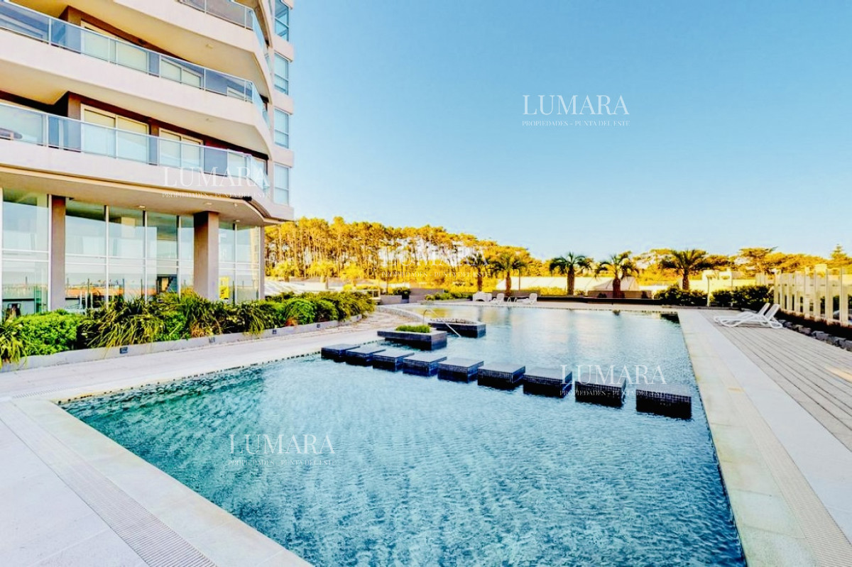 Apartamento ID.2731 - Venta de gran apartamento de 3 dormitorios con parrillero propio en Playa Brava, Punta del Este