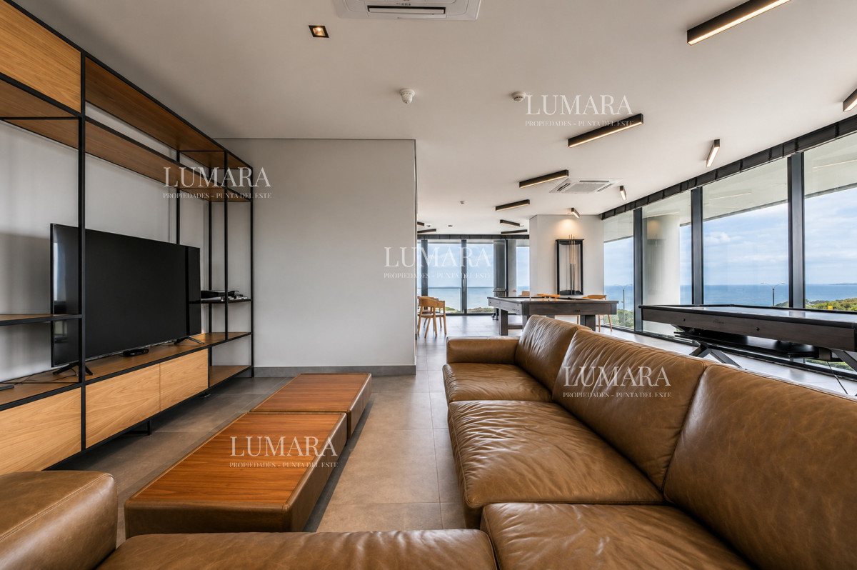 Apartamento ID.1042 - Venta y Alquiler Anual Moderno Apartamento de 2 Dormitorios en Torre Venetian sobre Playa Mansa