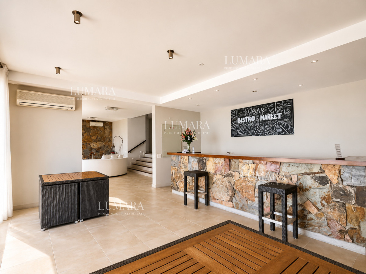 Apartamento ID.3588 - Excelente y amplio departamento duplex en venta de 3 dormitorios mas dependencia con parrillero, Punta Ballena