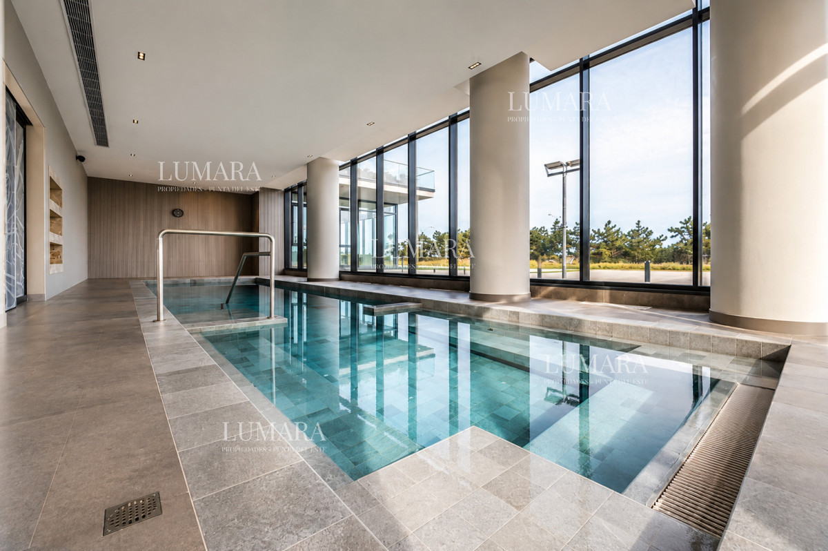 Apartamento ID.1042 - Venta y Alquiler Anual Moderno Apartamento de 2 Dormitorios en Torre Venetian sobre Playa Mansa