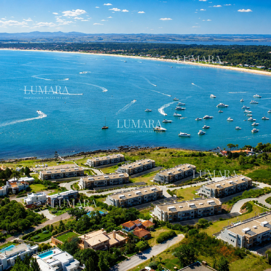 Apartamento ID.3588 - Excelente y amplio departamento duplex en venta de 3 dormitorios mas dependencia con parrillero, Punta Ballena