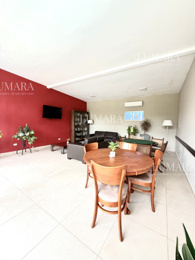 Apartamento ID.3344 - Apartamento en venta playa Mansa de 4 dormitorios y amplia terraza con parrillero propio 