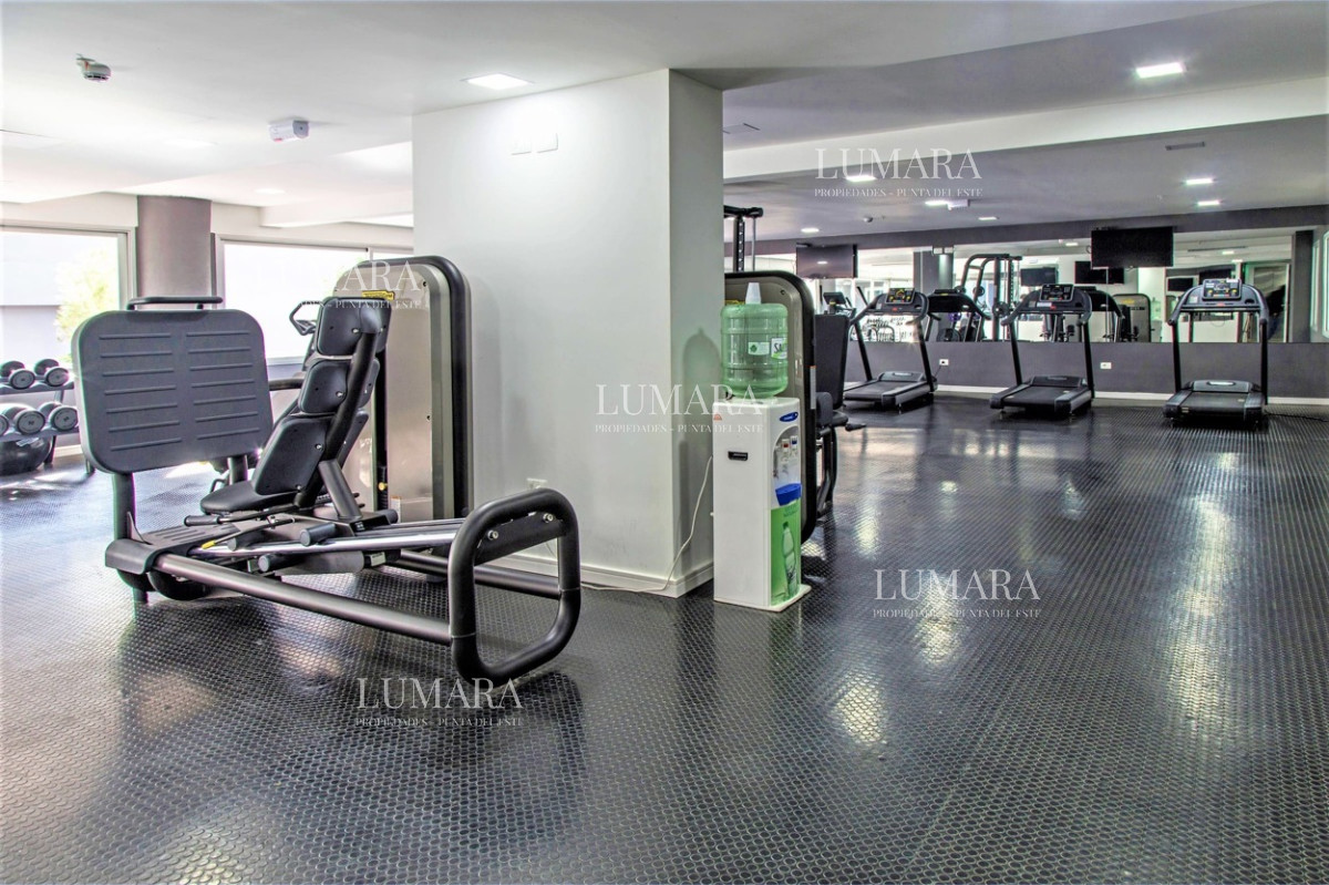 Apartamento ID.2731 - Venta de gran apartamento de 3 dormitorios con parrillero propio en Playa Brava, Punta del Este