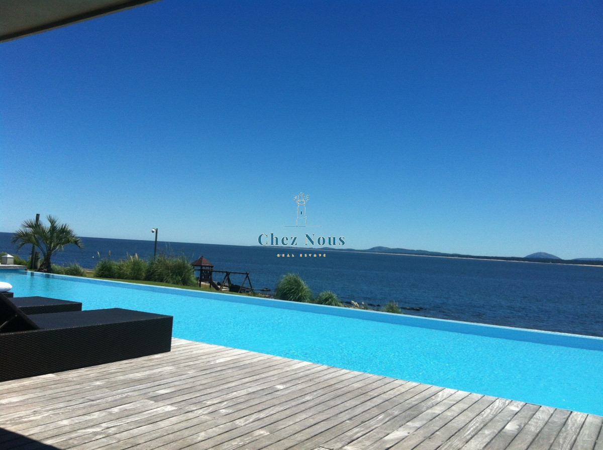 Apartamento ID.1104 - Venta y alquiler de apartamento de dos dormitorios con parrillero de uso exclusivo en Punta Ballena