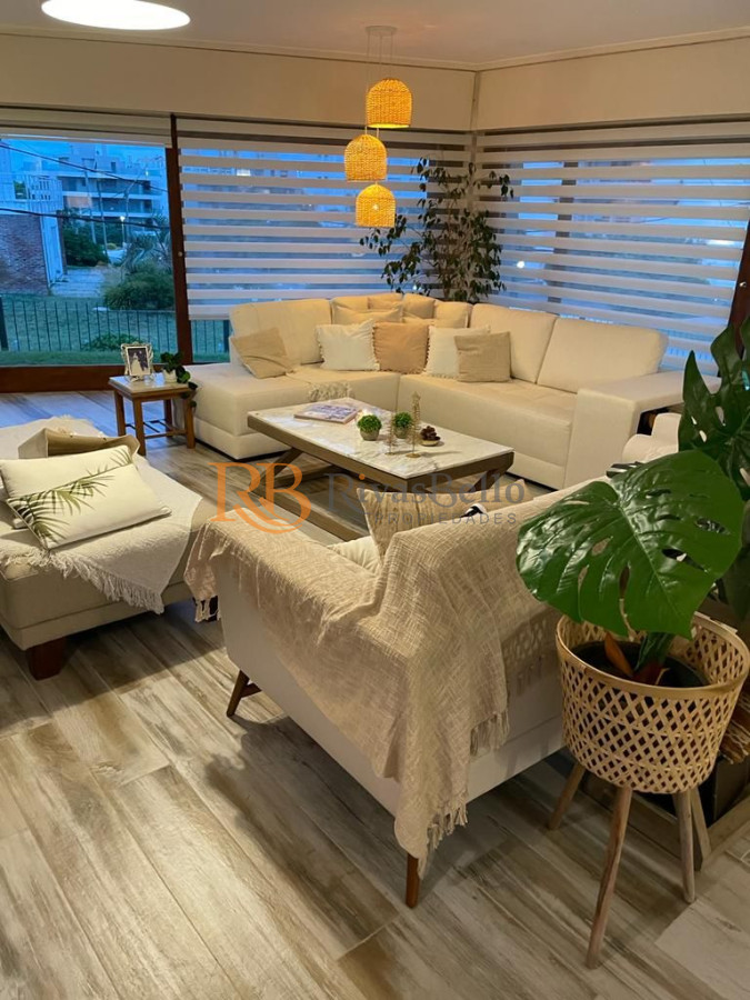 Casa ID.79 - Excelente Casa de 4 Dormitorios y Piscina a una Cuadra del Mar 