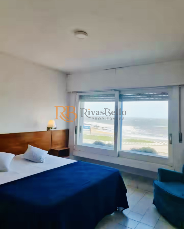 Casa ID.71 - Gran Casa en Venta sobre el Mar de 5 Dormitorios y Dependencia en Península, Punta del Este