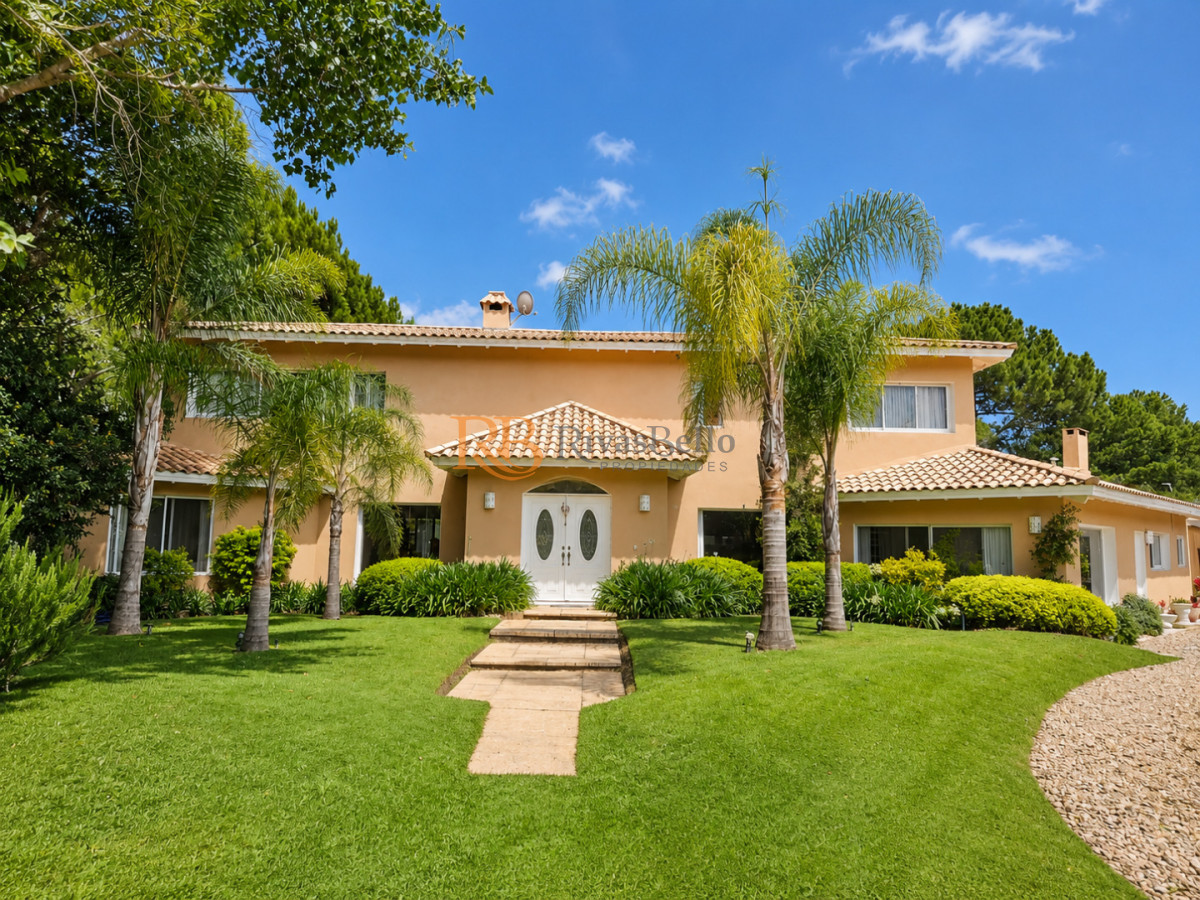 Casa ID.69 - Excelente Casa de 5 Dormitorios en Barrio Privado La Arbolada, Punta del Este