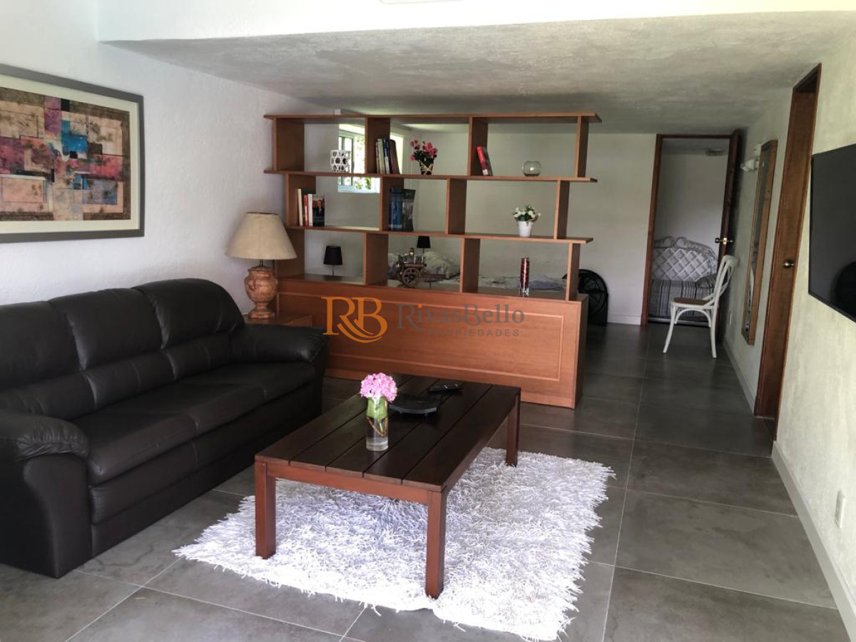 Casa ID.57 - Excelente Casa de 7 Dormitorios, Piscina, Barbacoa y Dependencia en Punta del Este