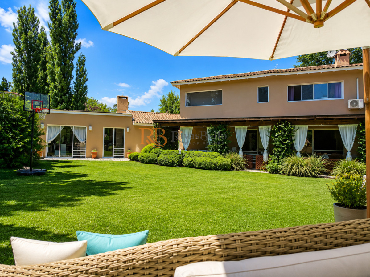 Casa ID.69 - Excelente Casa de 5 Dormitorios en Barrio Privado La Arbolada, Punta del Este