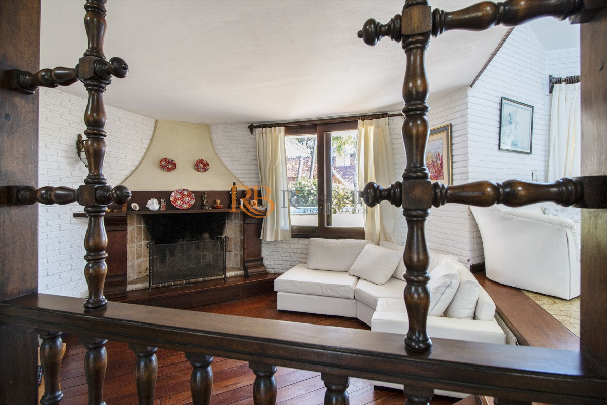 Casa ID.72 - Venta de Casa de 4 Dormitorios y Piscina con gran parque en Playa Mansa, Punta del Este