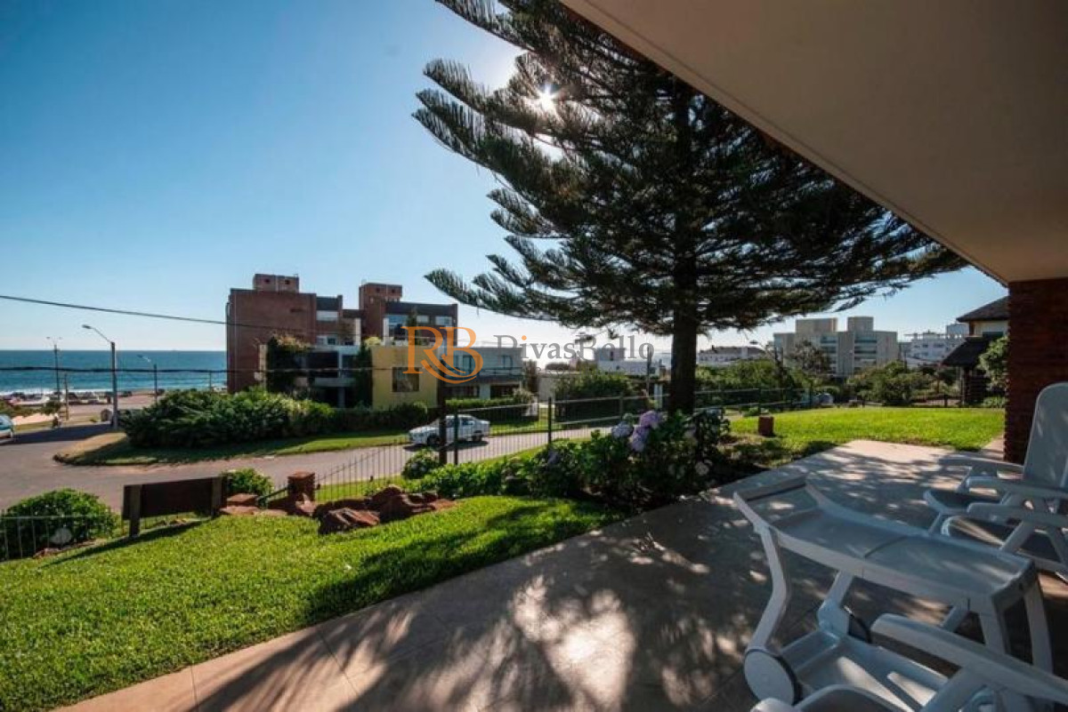 Casa ID.79 - Excelente Casa de 4 Dormitorios y Piscina a una Cuadra del Mar 