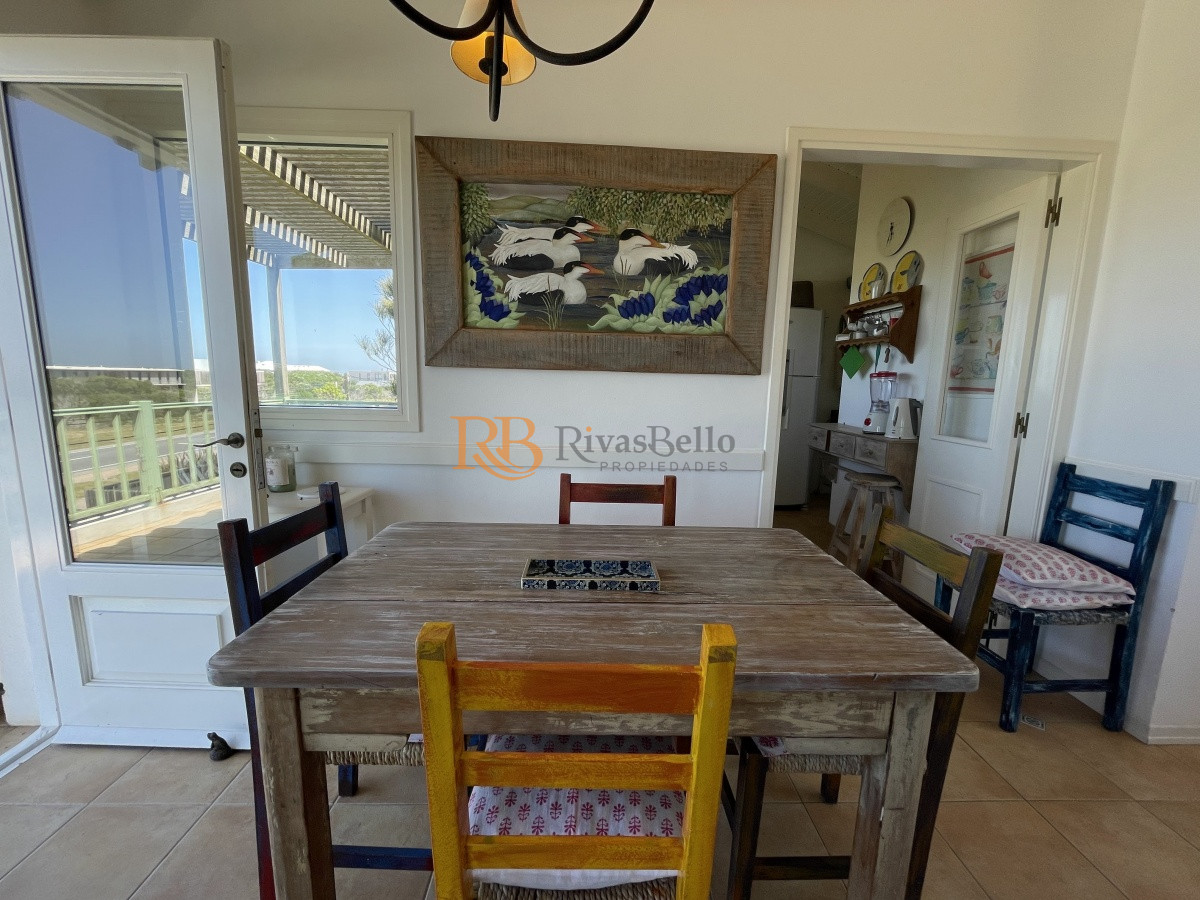 Casa ID.78 - Venta de casa amplia de construcción sólida sobre primera fila de Mar en La Juanita, José Ignacio
