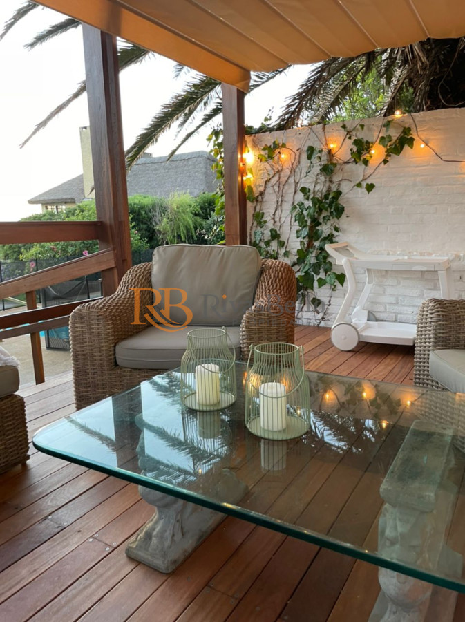 Casa ID.79 - Excelente Casa de 4 Dormitorios y Piscina a una Cuadra del Mar 