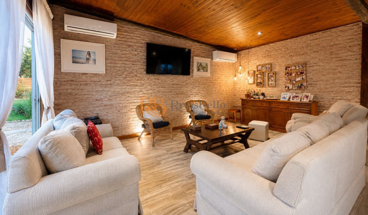 Casa ID.69 - Excelente Casa de 5 Dormitorios en Barrio Privado La Arbolada, Punta del Este