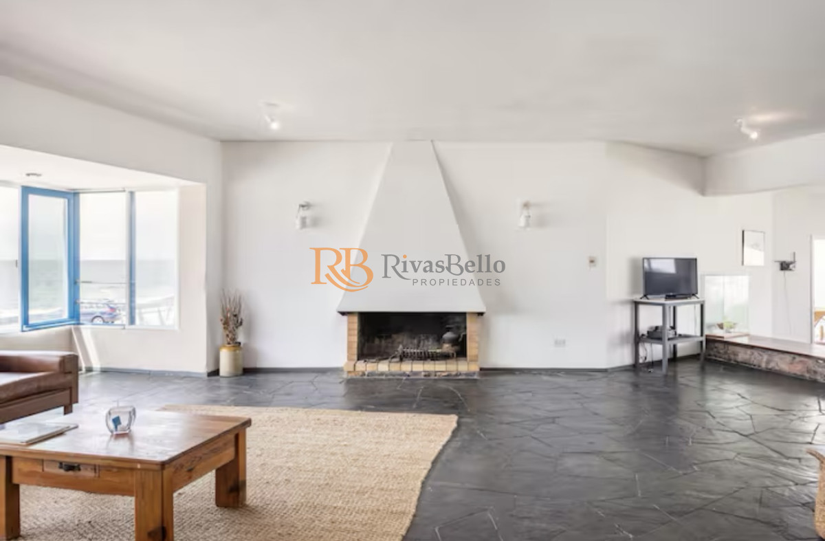 Casa ID.71 - Gran Casa en Venta sobre el Mar de 5 Dormitorios y Dependencia en Península, Punta del Este