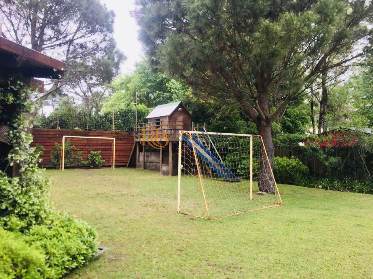 Casa ID.69 - Excelente Casa de 5 Dormitorios en Barrio Privado La Arbolada, Punta del Este