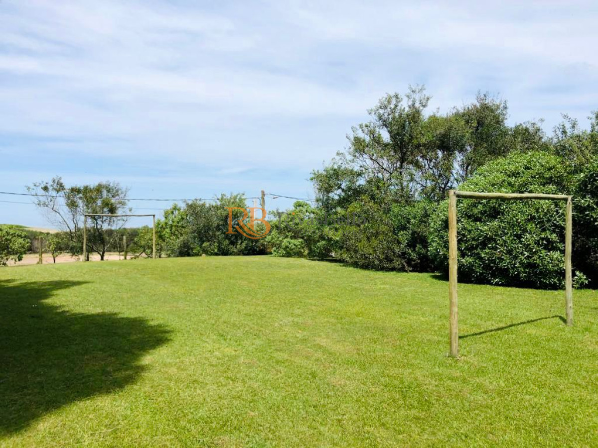 Casa ID.78 - Venta de casa amplia de construcción sólida sobre primera fila de Mar en La Juanita, José Ignacio