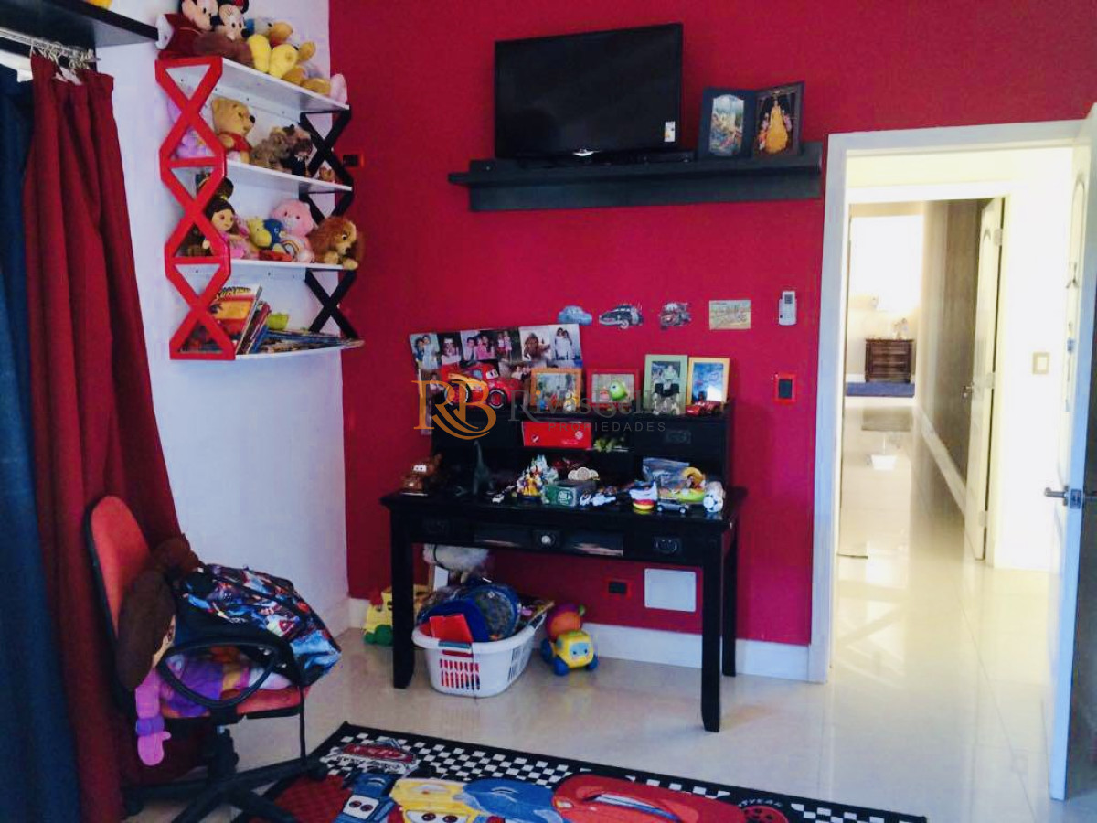 Casa ID.69 - Excelente Casa de 5 Dormitorios en Barrio Privado La Arbolada, Punta del Este