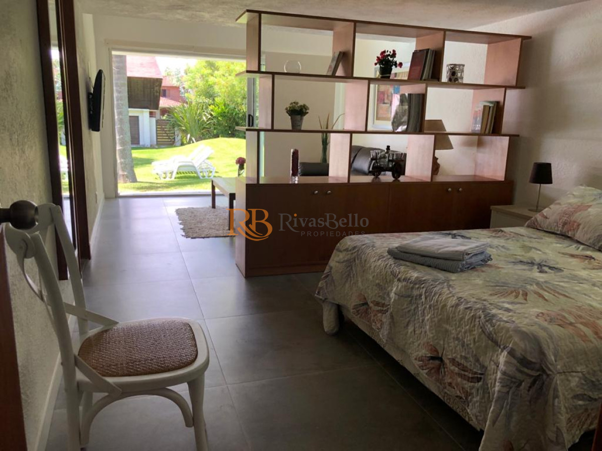 Casa ID.57 - Excelente Casa de 7 Dormitorios, Piscina, Barbacoa y Dependencia en Punta del Este