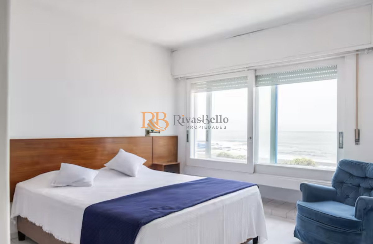 Casa ID.71 - Gran Casa en Venta sobre el Mar de 5 Dormitorios y Dependencia en Península, Punta del Este