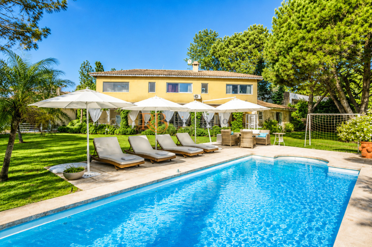 Casa ID.69 - Excelente Casa de 5 Dormitorios en Barrio Privado La Arbolada, Punta del Este
