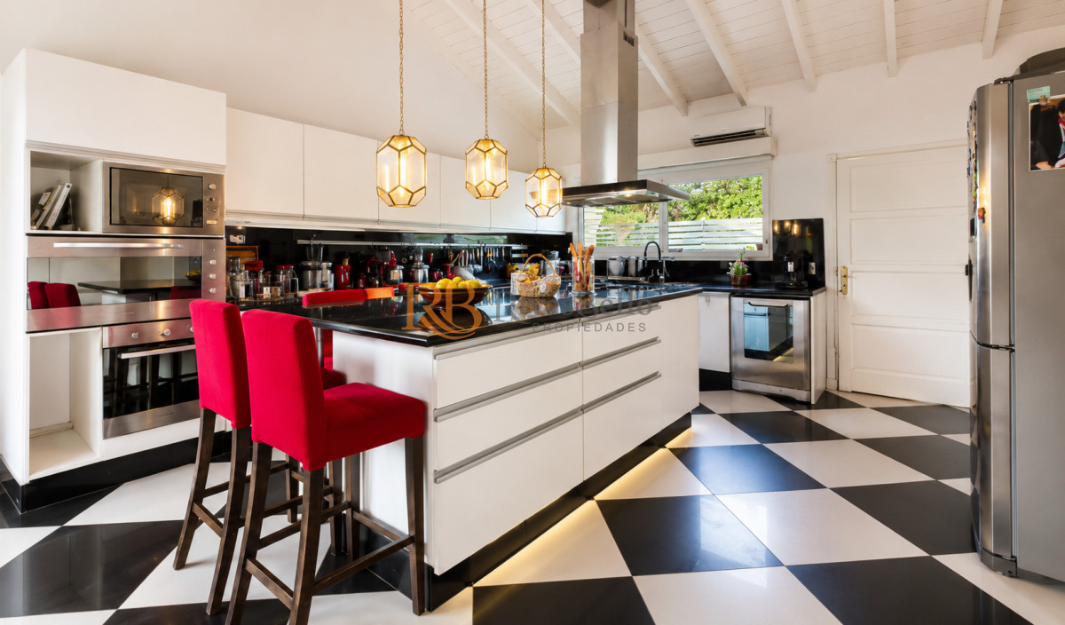 Casa ID.69 - Excelente Casa de 5 Dormitorios en Barrio Privado La Arbolada, Punta del Este