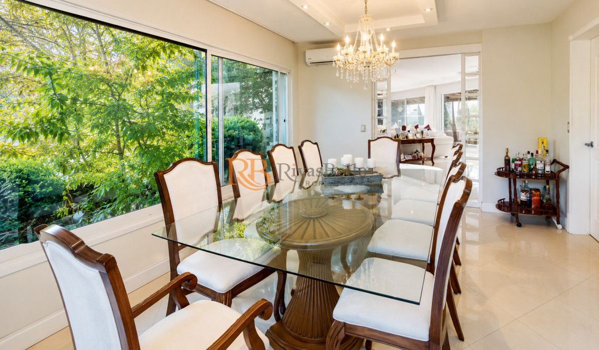 Casa ID.69 - Excelente Casa de 5 Dormitorios en Barrio Privado La Arbolada, Punta del Este
