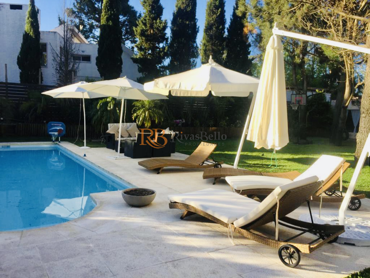 Casa ID.69 - Excelente Casa de 5 Dormitorios en Barrio Privado La Arbolada, Punta del Este