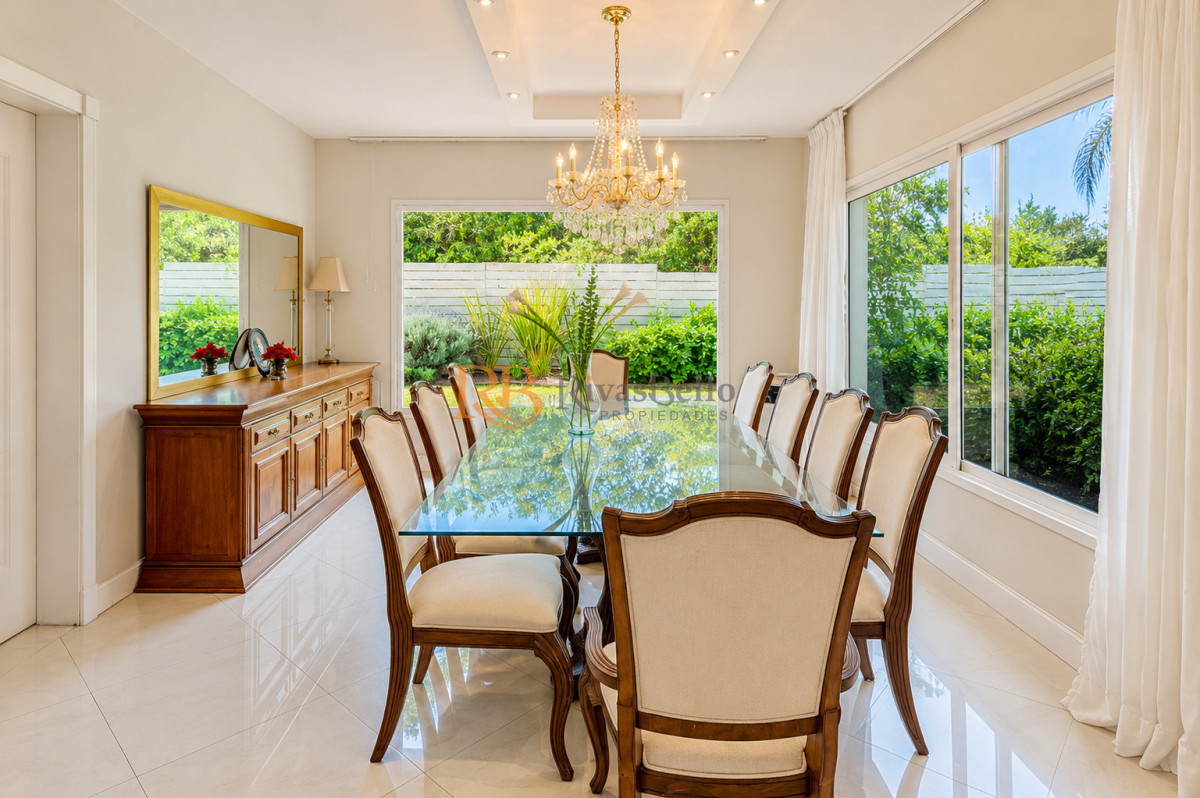 Casa ID.69 - Excelente Casa de 5 Dormitorios en Barrio Privado La Arbolada, Punta del Este