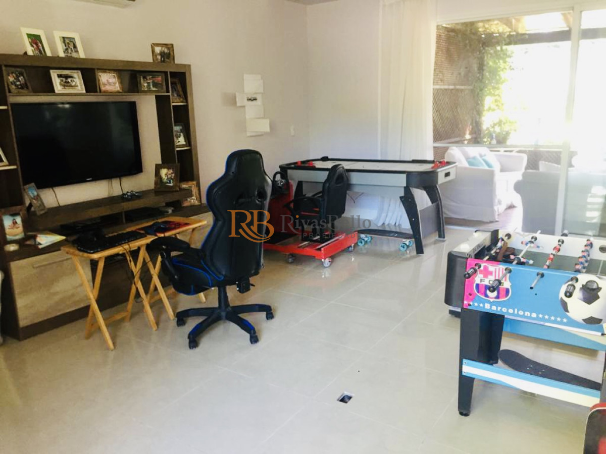 Casa ID.69 - Excelente Casa de 5 Dormitorios en Barrio Privado La Arbolada, Punta del Este