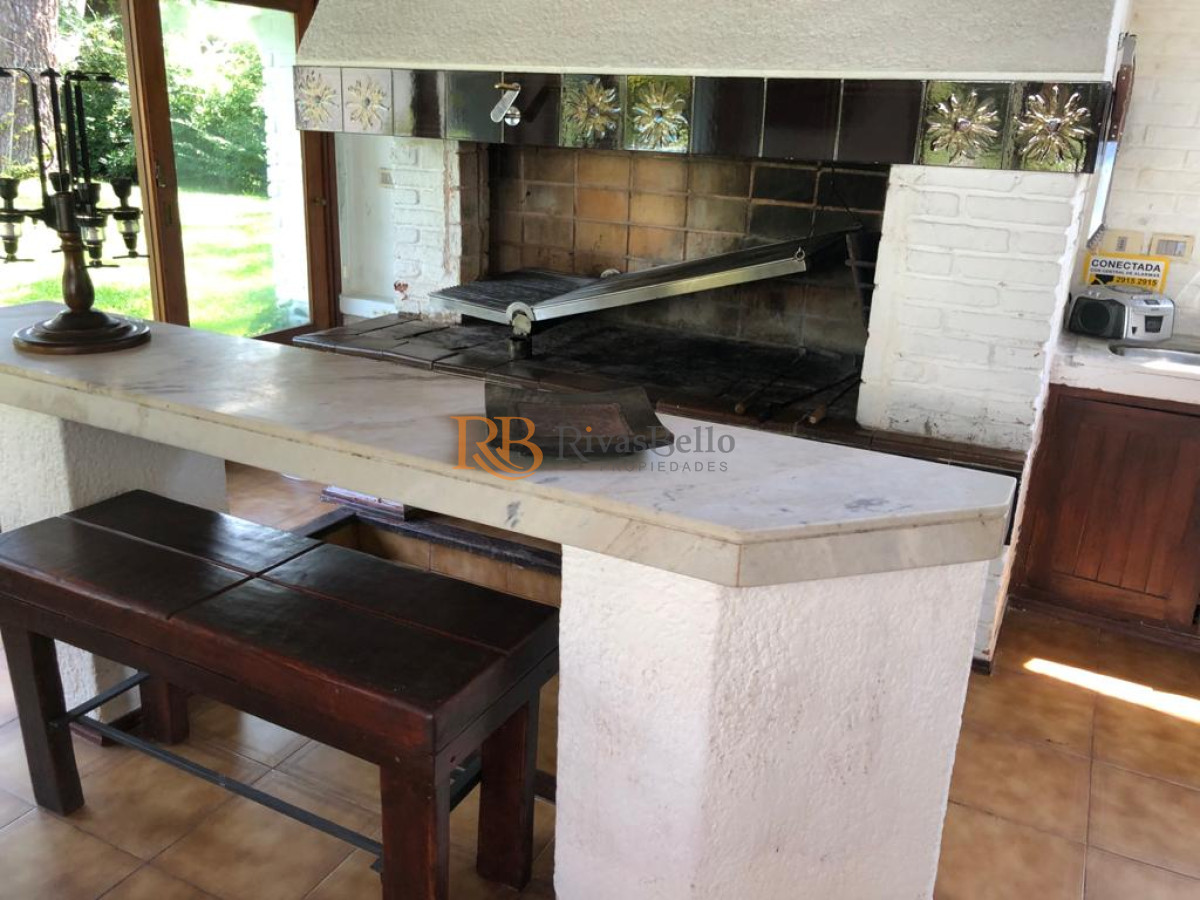 Casa ID.57 - Excelente Casa de 7 Dormitorios, Piscina, Barbacoa y Dependencia en Punta del Este