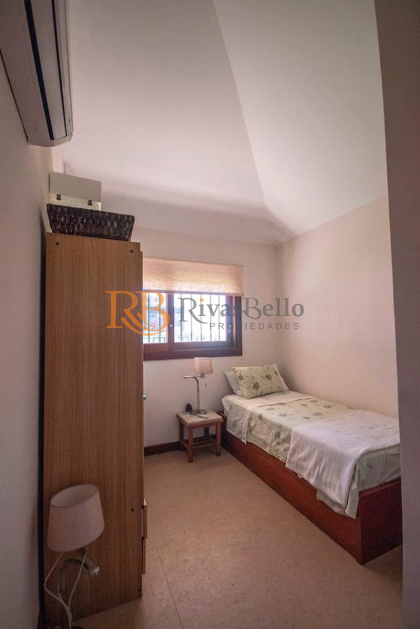 Casa ID.79 - Excelente Casa de 4 Dormitorios y Piscina a una Cuadra del Mar 