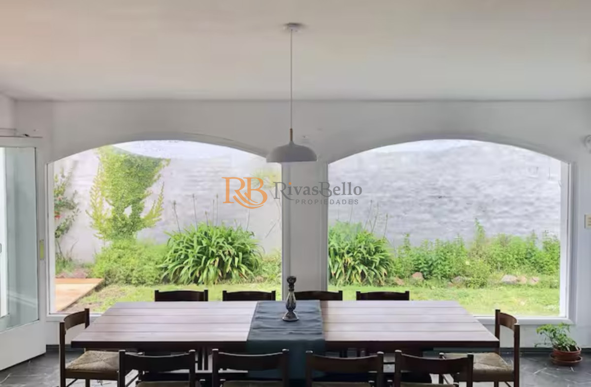 Casa ID.71 - Gran Casa en Venta sobre el Mar de 5 Dormitorios y Dependencia en Península, Punta del Este