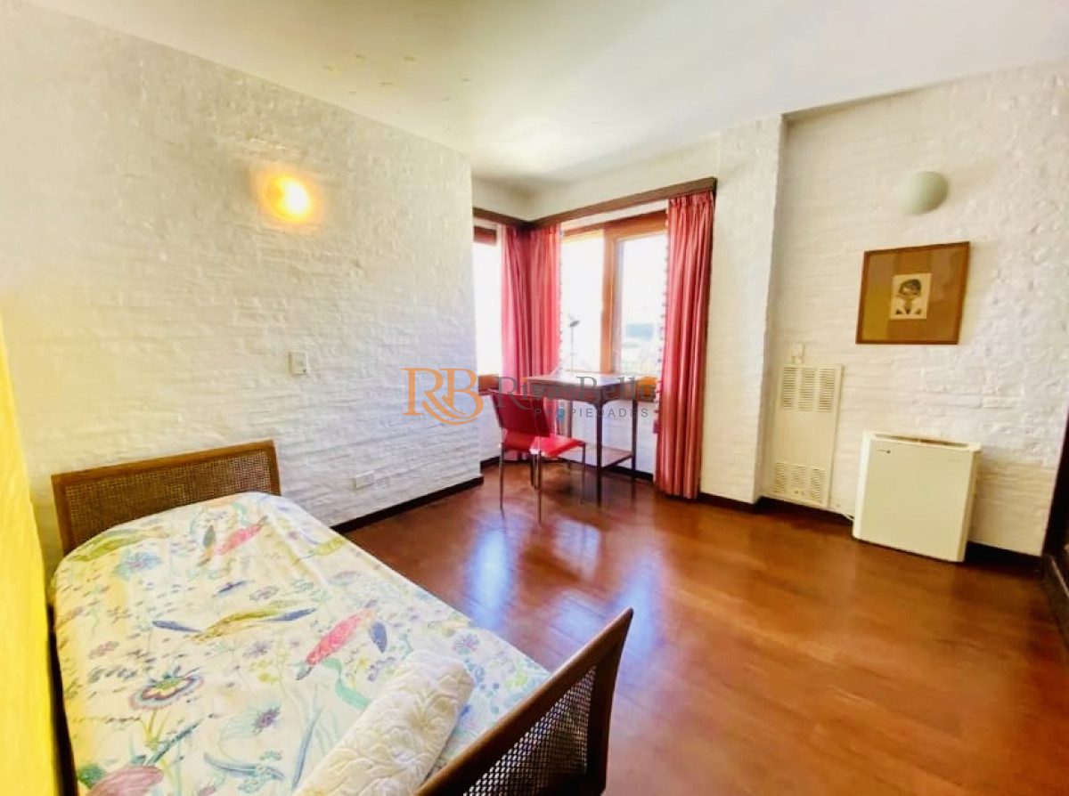 Casa ID.71 - Gran Casa en Venta sobre el Mar de 5 Dormitorios y Dependencia en Península, Punta del Este