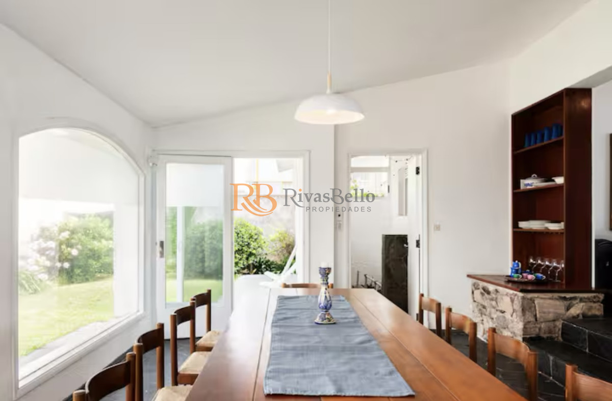 Casa ID.71 - Gran Casa en Venta sobre el Mar de 5 Dormitorios y Dependencia en Península, Punta del Este