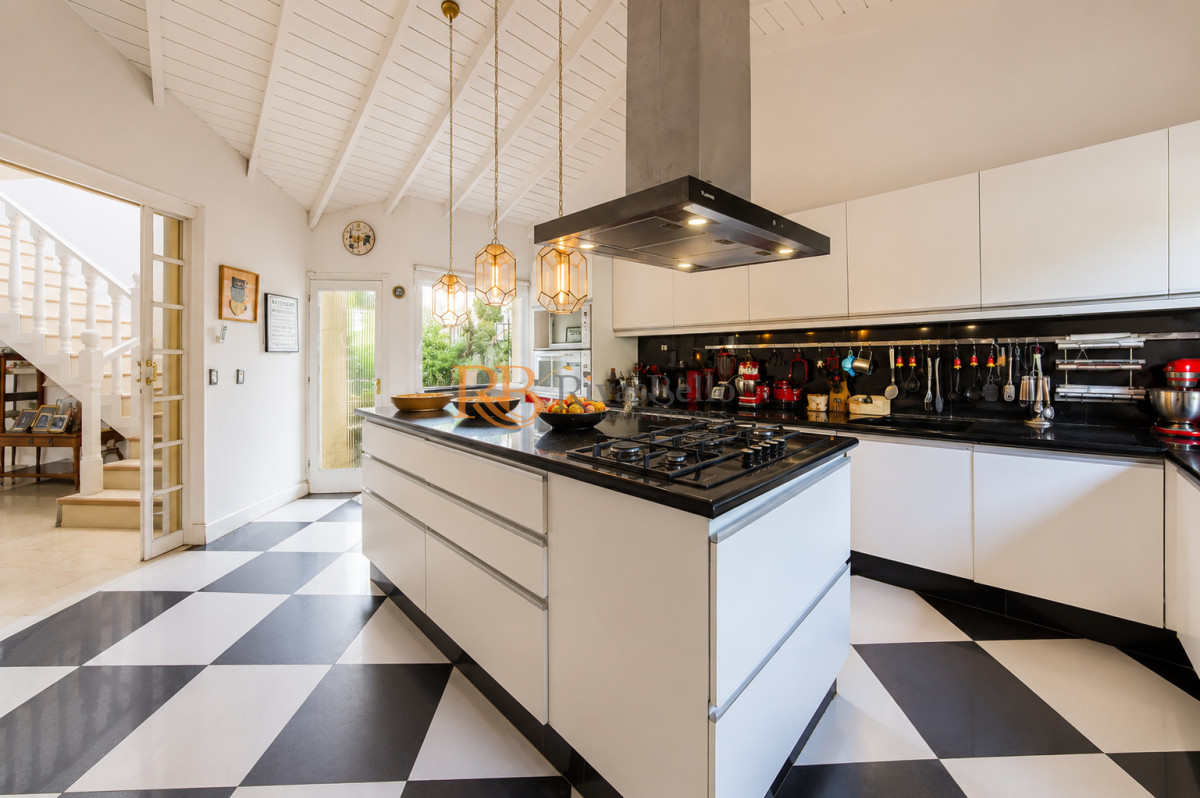 Casa ID.69 - Excelente Casa de 5 Dormitorios en Barrio Privado La Arbolada, Punta del Este