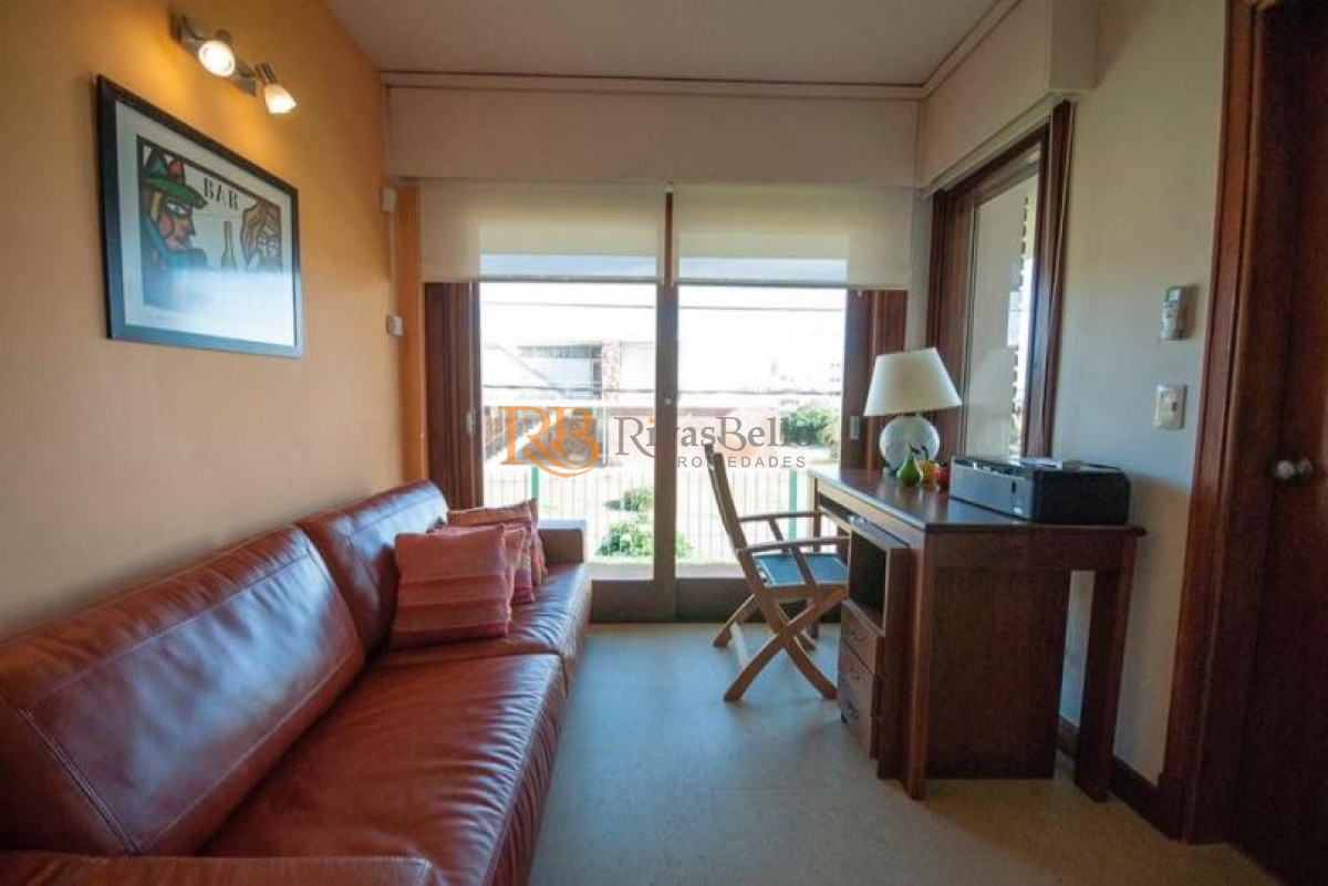 Casa ID.79 - Excelente Casa de 4 Dormitorios y Piscina a una Cuadra del Mar 