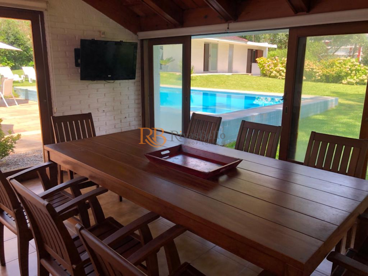 Casa ID.57 - Excelente Casa de 7 Dormitorios, Piscina, Barbacoa y Dependencia en Punta del Este
