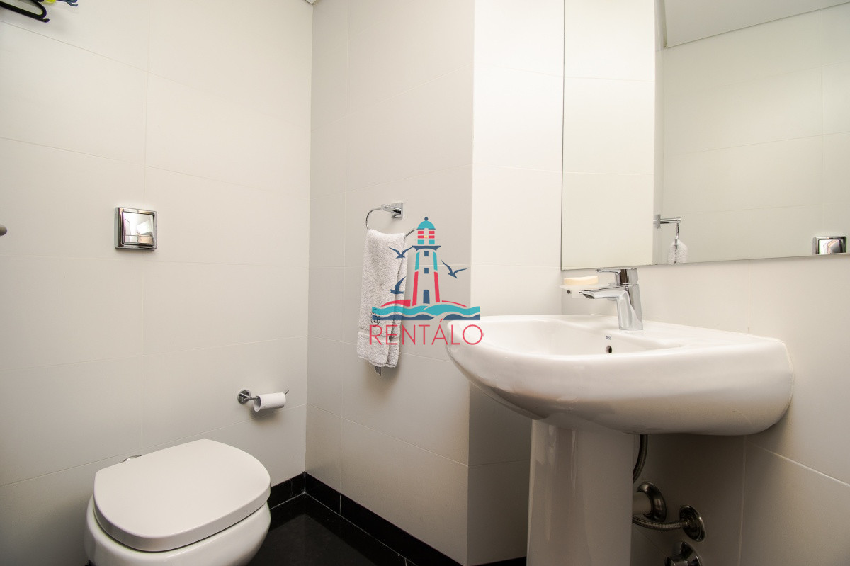 Apartamento ID.557 - Apartamento de 3 Dormitorios + Dependencia y Parrillero en Frente a Playa Brava, Punta del Este