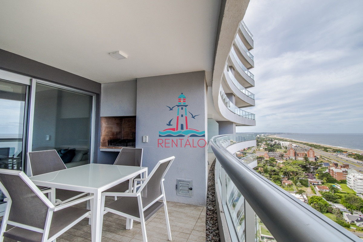 Apartamento ID.557 - Apartamento de 3 Dormitorios + Dependencia y Parrillero en Frente a Playa Brava, Punta del Este