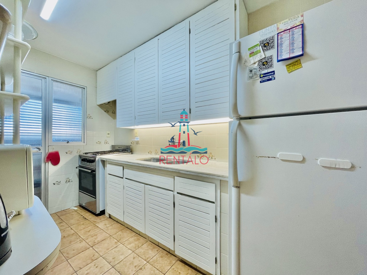 Apartamento ID.37 - Apartamento de 3 Dormitorios en Playa Mansa con Vista al Mar en Venta!