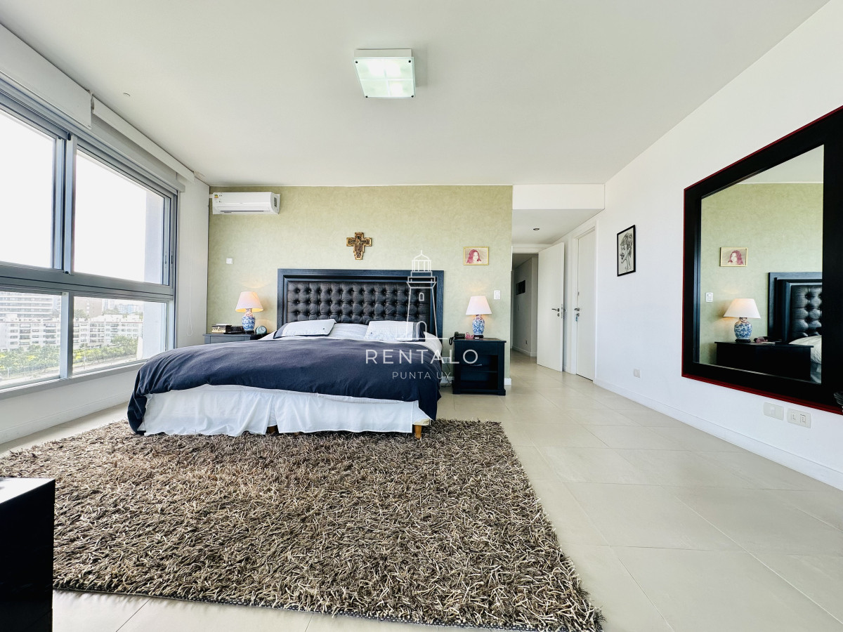 Apartamento ID.879 - Apartamento en venta 3 Dormitorios más Dependencia Punta del este playa brava, Torre Le Parc