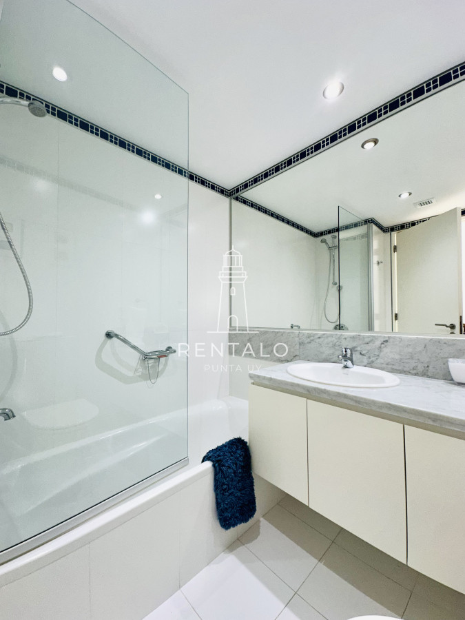 Apartamento ID.879 - Apartamento en venta 3 Dormitorios más Dependencia Punta del este playa brava, Torre Le Parc