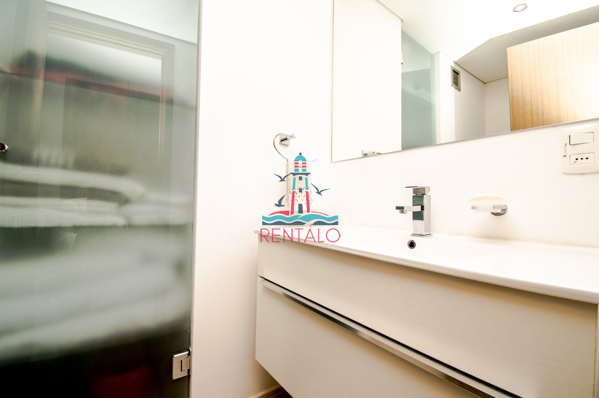 Apartamento ID.557 - Apartamento de 3 Dormitorios + Dependencia y Parrillero en Frente a Playa Brava, Punta del Este