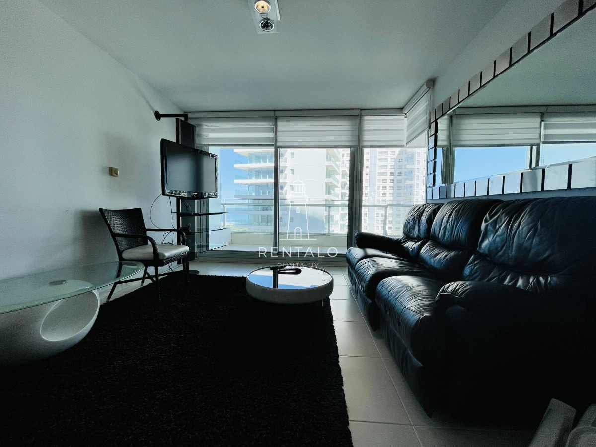 Apartamento ID.1029 - Apartamento de 2 Dormitorios a metros del mar y torre moderna, playa Mansa, Punta del Este