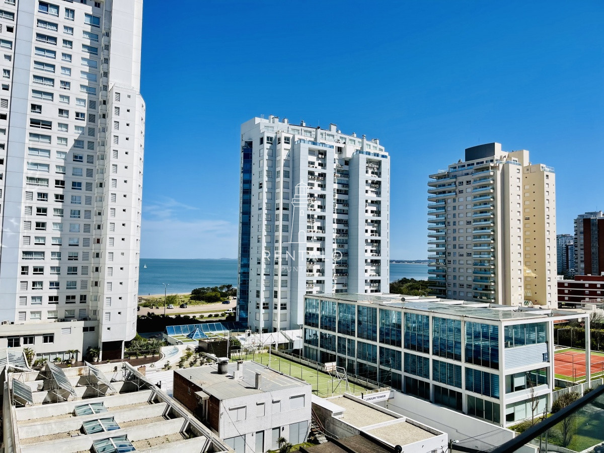 Apartamento ID.1029 - Apartamento de 2 Dormitorios a metros del mar y torre moderna, playa Mansa, Punta del Este
