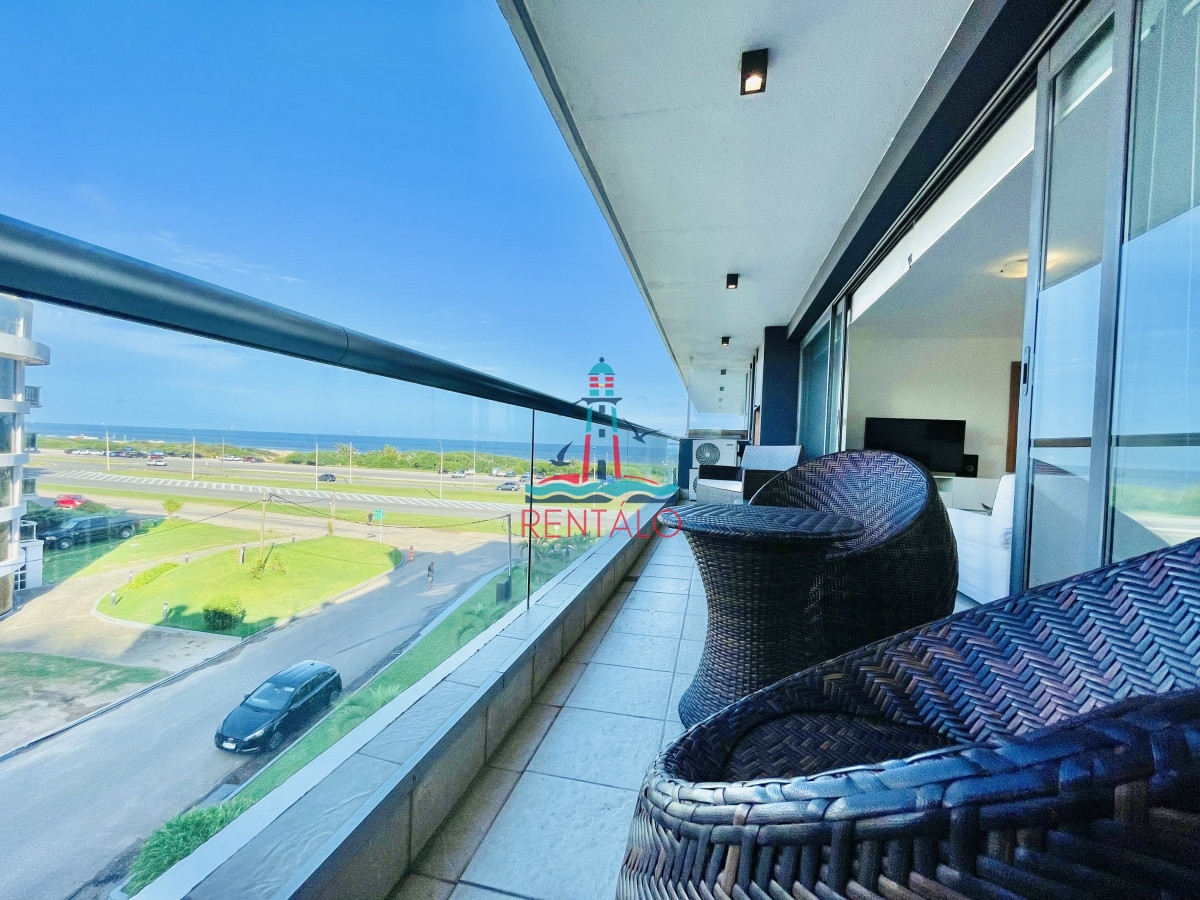 Apartamento ID.707 - Apartamento de 2 Dormitorios en Punta del este con Parrillero Frente a Playa Brava, Punta del Este